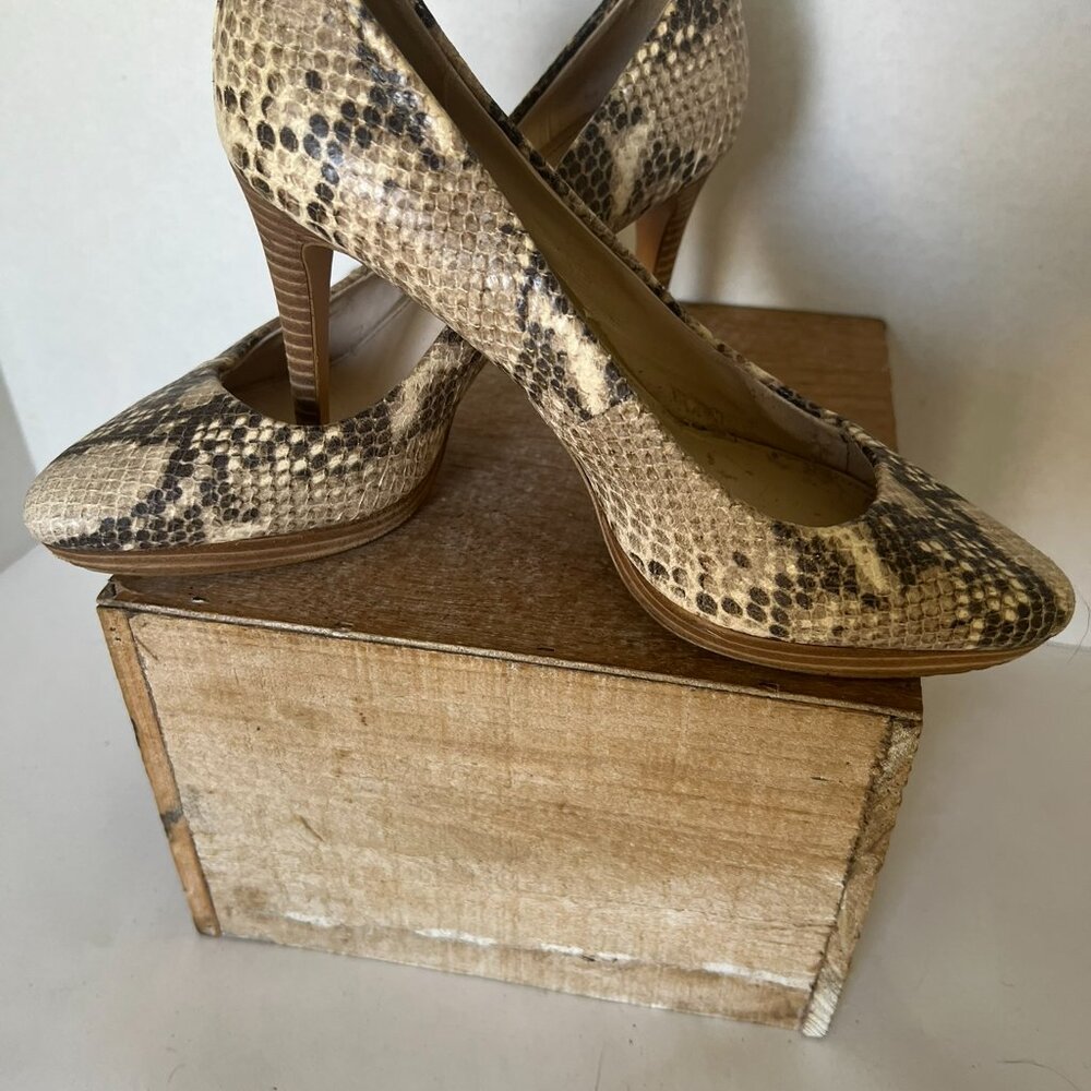 Women`s Heels - Picture 2 of 5